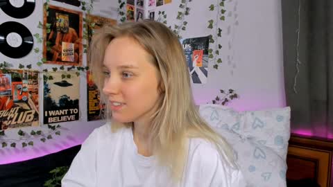 Snapshot of darleneferran chatting on 12-14-24, 08:40 lina online show from 12-14-24, 08:40