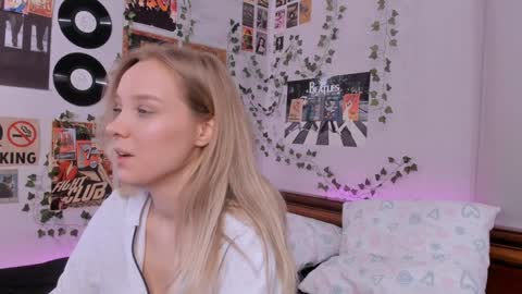 Snapshot of darleneferran chatting on 12-16-24, 11:28 lina online show from 12-16-24, 11:28