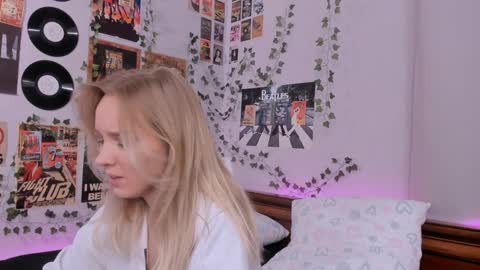 Snapshot of darleneferran chatting on 12-17-24, 02:33 lina online show from 12-17-24, 02:33