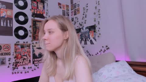 Snapshot of darleneferran chatting on 12-17-24, 08:43 lina online show from 12-17-24, 08:43