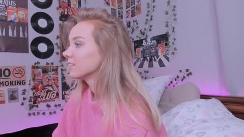 Snapshot of darleneferran chatting on 12-17-24, 11:49 lina online show from 12-17-24, 11:49