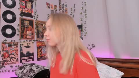 Snapshot of darleneferran chatting on 12-18-24, 08:25 lina online show from 12-18-24, 08:25