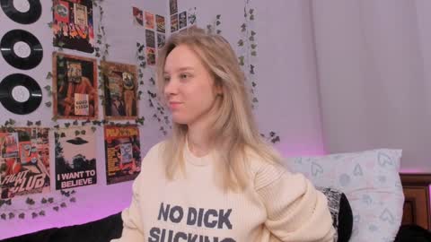 Snapshot of darleneferran chatting on 12-19-24, 08:34 lina online show from 12-19-24, 08:34