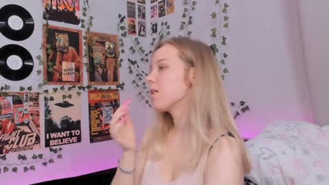 Snapshot of darleneferran chatting on 12-20-24, 08:34 lina online show from 12-20-24, 08:34