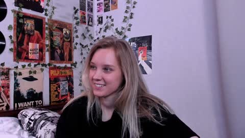 Snapshot of darleneferran chatting on 12-24-24, 02:54 lina online show from 12-24-24, 02:54