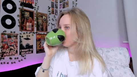 Snapshot of darleneferran chatting on 12-26-24, 09:04 lina online show from 12-26-24, 09:04