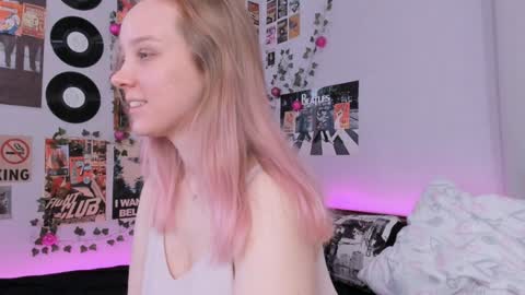 Snapshot of darleneferran chatting on 01-05-25, 08:10 lina online show from 01-05-25, 08:10