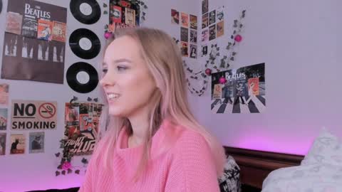 Snapshot of darleneferran chatting on 01-06-25, 02:15 lina online show from 01-06-25, 02:15