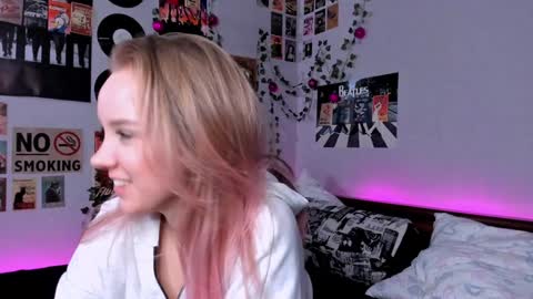 Snapshot of darleneferran chatting on 01-06-25, 11:31 lina online show from 01-06-25, 11:31