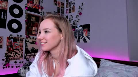 Snapshot of darleneferran chatting on 01-07-25, 02:42 lina online show from 01-07-25, 02:42