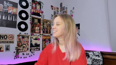 Snapshot of darleneferran chatting on 01-08-25, 09:01 lina online show from 01-08-25, 09:01