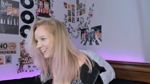 Snapshot of darleneferran chatting on 01-10-25, 11:29 lina online show from 01-10-25, 11:29