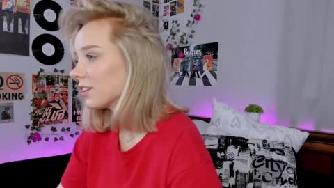 Snapshot of darleneferran chatting on 01-14-25, 11:48 lina online show from 01-14-25, 11:48