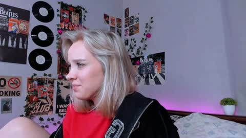 Snapshot of darleneferran chatting on 01-17-25, 02:29 lina online show from 01-17-25, 02:29