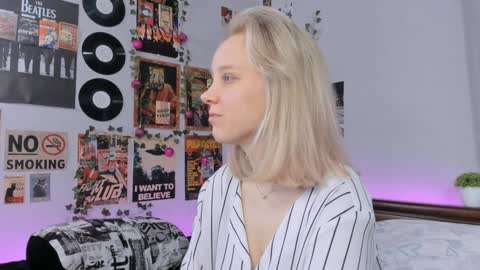 Snapshot of darleneferran chatting on 01-17-25, 08:55 lina online show from 01-17-25, 08:55