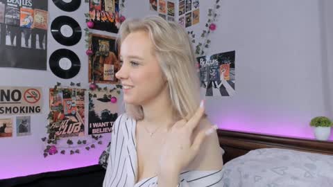 Snapshot of darleneferran chatting on 01-18-25, 12:02 lina online show from 01-18-25, 12:02