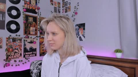 Snapshot of darleneferran chatting on 01-18-25, 08:30 lina online show from 01-18-25, 08:30