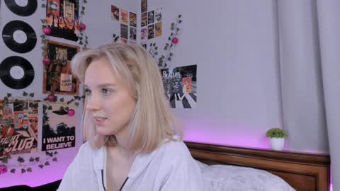 Snapshot of darleneferran chatting on 01-18-25, 11:33 lina online show from 01-18-25, 11:33