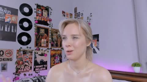 Snapshot of darleneferran chatting on 01-19-25, 02:36 lina online show from 01-19-25, 02:36