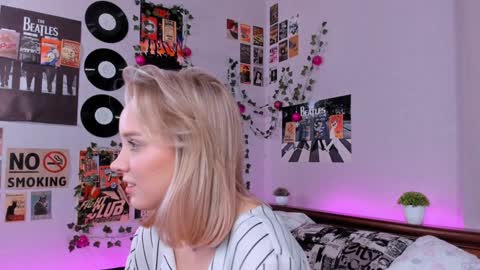 Snapshot of darleneferran chatting on 01-20-25, 11:43 lina online show from 01-20-25, 11:43