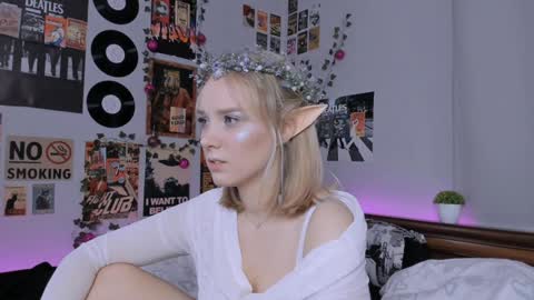 Snapshot of darleneferran chatting on 01-25-25, 11:43 lina online show from 01-25-25, 11:43