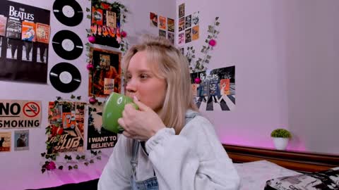 Snapshot of darleneferran chatting on 01-29-25, 08:46 lina online show from 01-29-25, 08:46