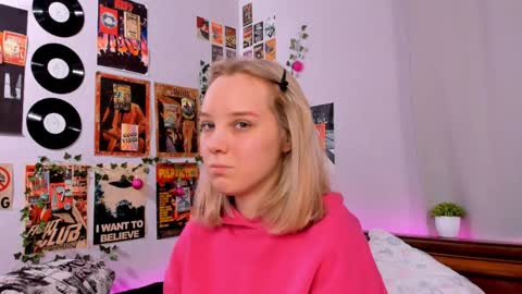 Snapshot of darleneferran chatting on 02-04-25, 09:10 lina online show from 02-04-25, 09:10