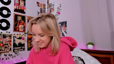 Snapshot of darleneferran chatting on 02-05-25, 03:23 lina online show from 02-05-25, 03:23