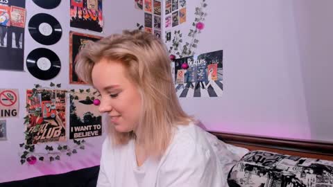 Snapshot of darleneferran chatting on 02-08-25, 02:47 lina online show from 02-08-25, 02:47