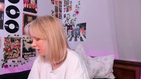 Snapshot of darleneferran chatting on 02-08-25, 08:42 lina online show from 02-08-25, 08:42