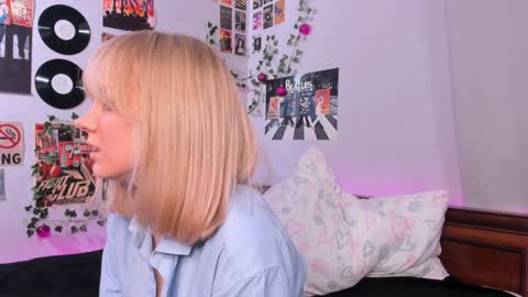 Snapshot of darleneferran chatting on 02-08-25, 11:45 lina online show from 02-08-25, 11:45