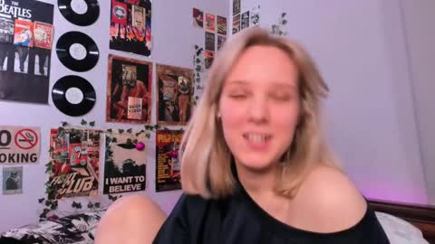 Snapshot of darleneferran chatting on 02-09-25, 05:50 lina online show from 02-09-25, 05:50