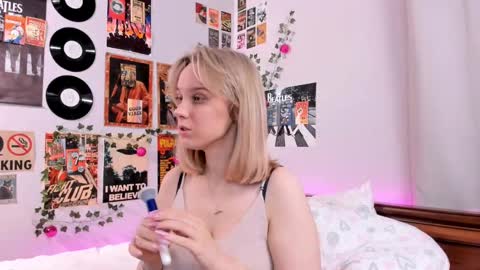 Snapshot of darleneferran chatting on 02-11-25, 08:20 lina online show from 02-11-25, 08:20