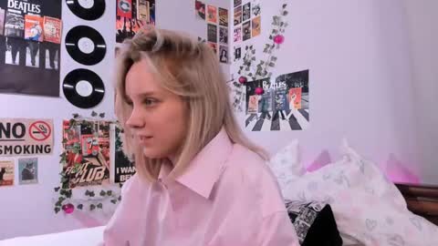 Snapshot of darleneferran chatting on 02-14-25, 08:37 lina online show from 02-14-25, 08:37