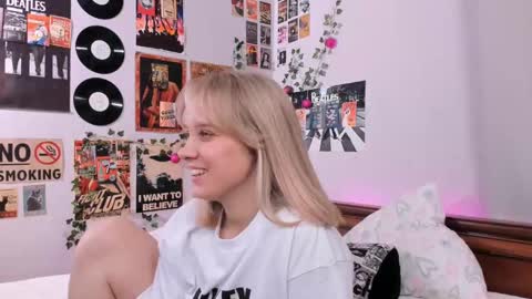 Snapshot of darleneferran chatting on 02-18-25, 11:19 lina online show from 02-18-25, 11:19