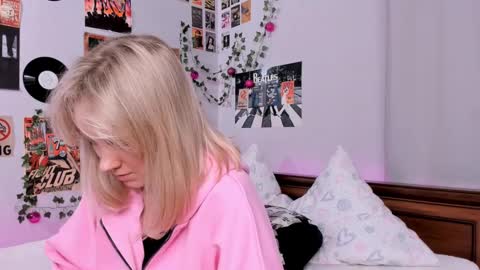 Snapshot of darleneferran chatting on 02-24-25, 09:41 lina online show from 02-24-25, 09:41