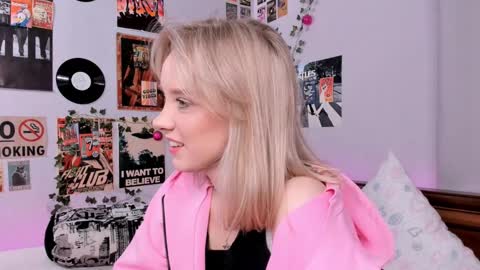 Snapshot of darleneferran chatting on 02-25-25, 12:47 lina online show from 02-25-25, 12:47