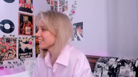 Snapshot of darleneferran chatting on 02-25-25, 08:30 lina online show from 02-25-25, 08:30