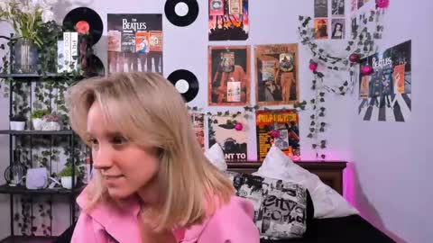 Snapshot of darleneferran chatting on 03-02-25, 09:01 lina online show from 03-02-25, 09:01