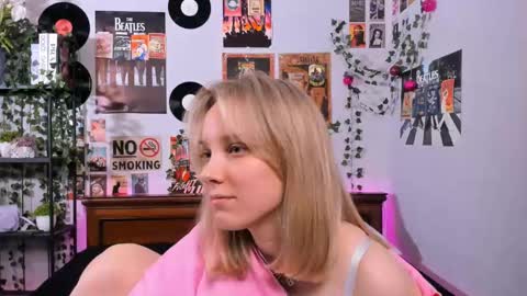 Snapshot of darleneferran chatting on 03-03-25, 12:04 lina online show from 03-03-25, 12:04