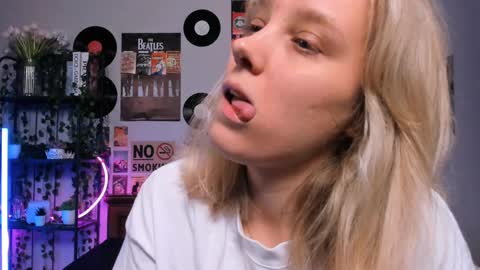 Snapshot of darleneferran chatting on 03-06-25, 08:37 lina online show from 03-06-25, 08:37