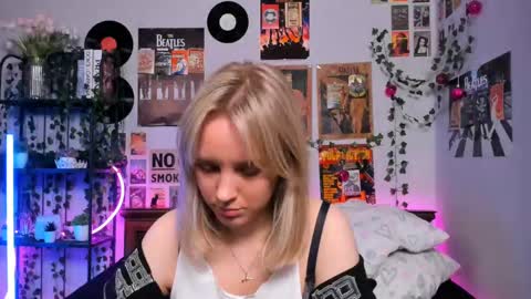 Snapshot of darleneferran chatting on 03-07-25, 09:06 lina online show from 03-07-25, 09:06