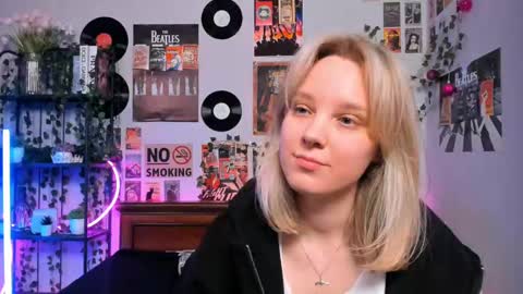 Snapshot of darleneferran chatting on 03-08-25, 12:11 lina online show from 03-08-25, 12:11