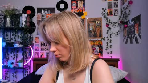 Snapshot of darleneferran chatting on 03-08-25, 03:17 lina online show from 03-08-25, 03:17