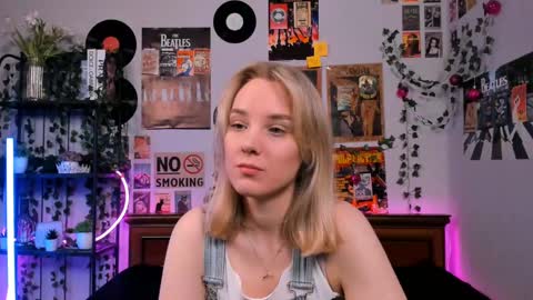 Snapshot of darleneferran chatting on 03-09-25, 08:42 lina online show from 03-09-25, 08:42