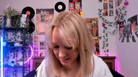 Snapshot of darleneferran chatting on 03-10-25, 11:38 lina online show from 03-10-25, 11:38