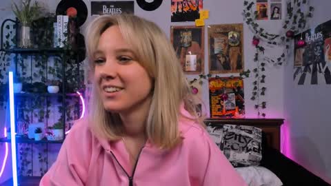 Snapshot of darleneferran chatting on 03-11-25, 09:04 lina online show from 03-11-25, 09:04