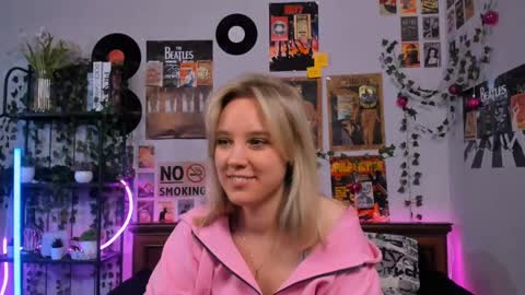 Snapshot of darleneferran chatting on 03-12-25, 12:10 lina online show from 03-12-25, 12:10