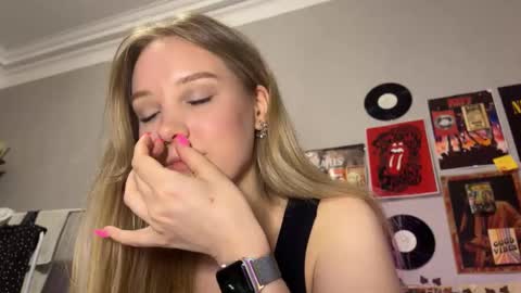 Snapshot of darleneferran chatting on 09-11-25, 10:21 lina online show from 09-11-25, 10:21