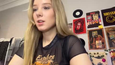 Snapshot of darleneferran chatting on 09-12-25, 09:15 lina online show from 09-12-25, 09:15